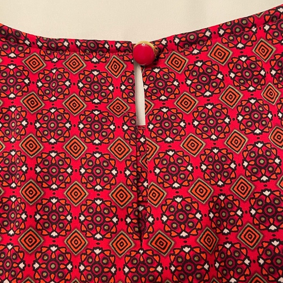 Jones New York Sleeveless Blouse. - Picture 4 of 5